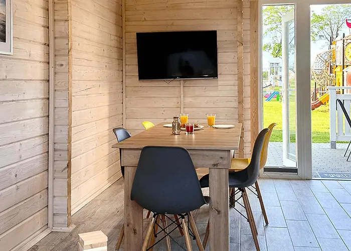 2 Bedroom Cozy In Сasa de vacaciones Sarbinowo